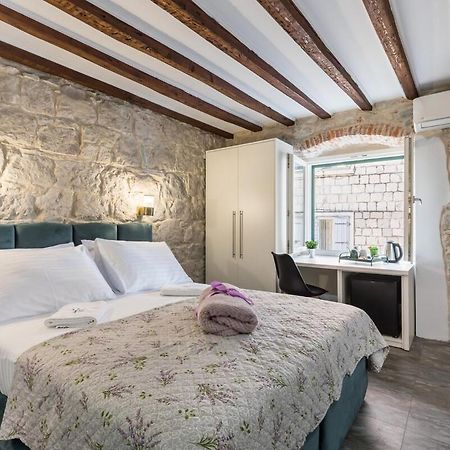 Bonbon Old Town Private En-Suite Room สปลิท ภายนอก รูปภาพ