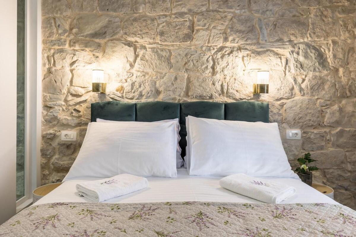 Bonbon Old Town Private En-Suite Room สปลิท ภายนอก รูปภาพ