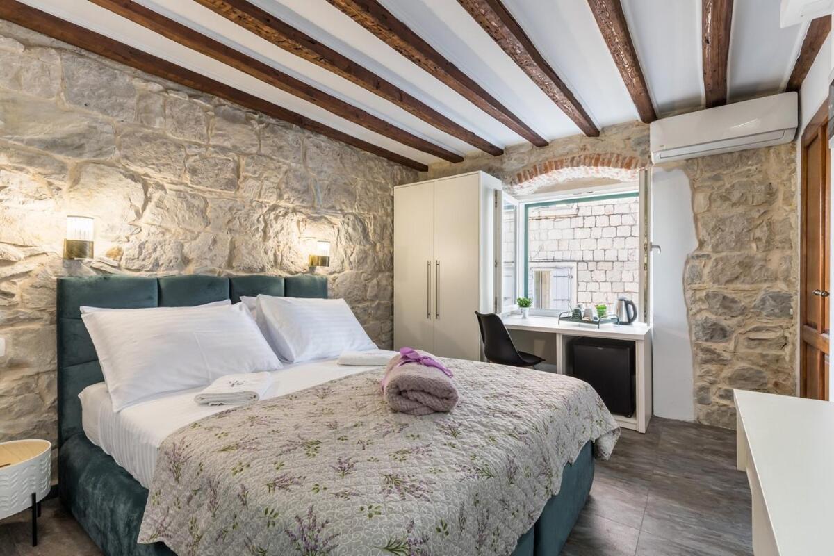 Bonbon Old Town Private En-Suite Room สปลิท ภายนอก รูปภาพ