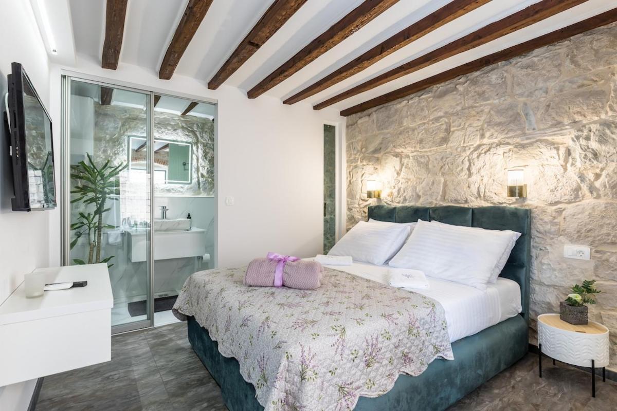 Bonbon Old Town Private En-Suite Room สปลิท ภายนอก รูปภาพ