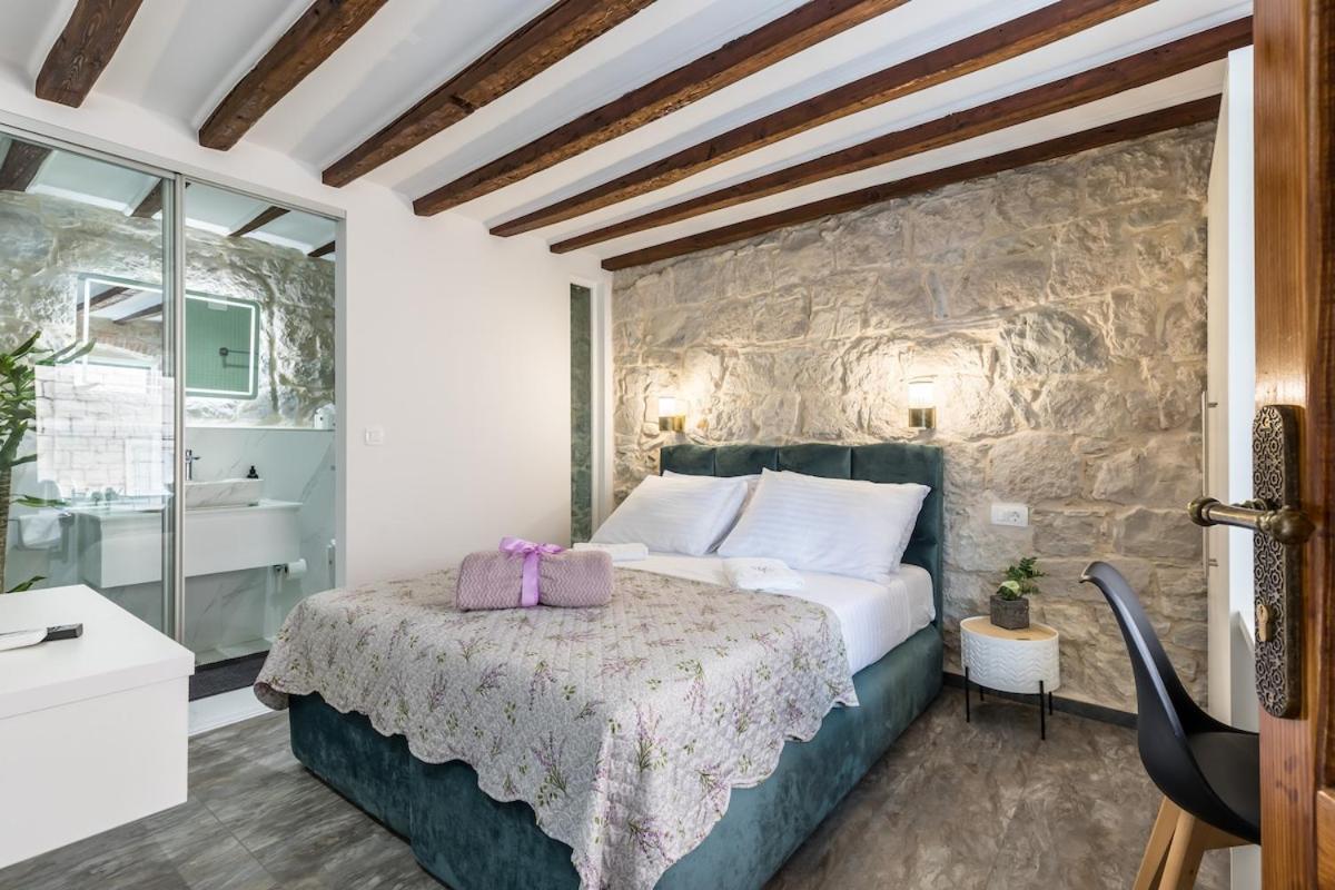 Bonbon Old Town Private En-Suite Room สปลิท ภายนอก รูปภาพ