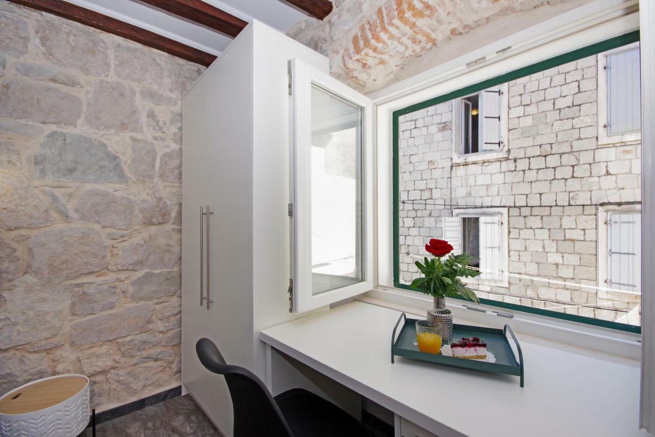 Bonbon Old Town Private En-Suite Room สปลิท ภายนอก รูปภาพ